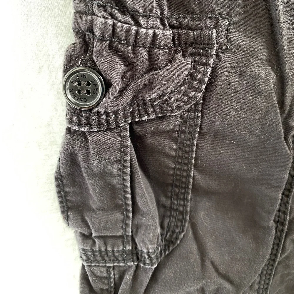 Clavin Klein Cargo Capri Size: 8 - Picture 5 of 11